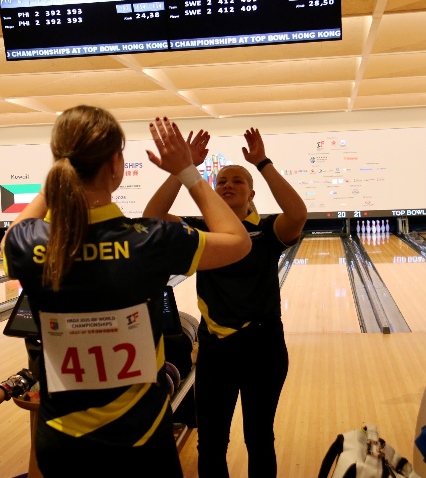 Nora Och Hanna Jubel Dubbelkval